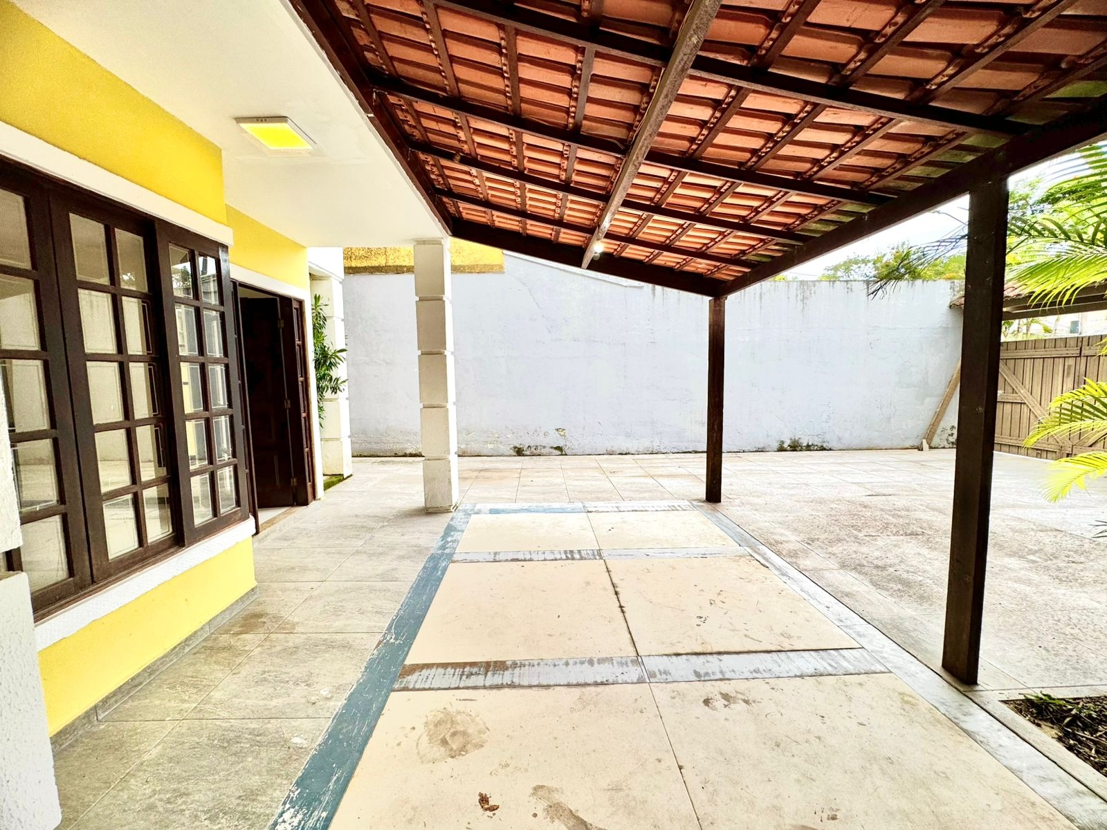 Casa Duplex no Condomínio Rancho Itaúna – Vargem Grande
